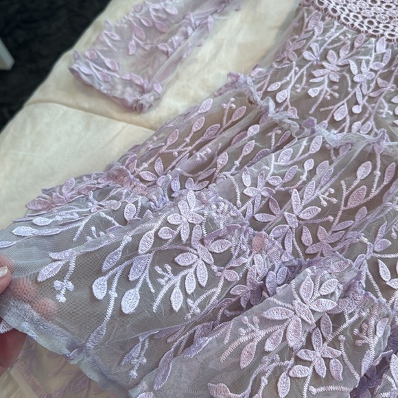 Elegant Lavender Lace Long Sleeve Dress - Picture 12 of 12